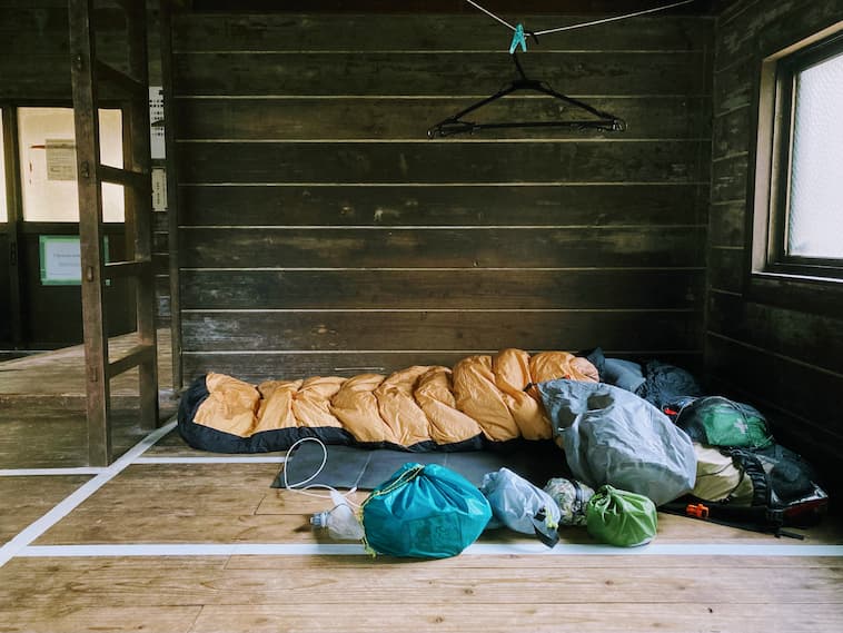 小屋にセットした寝床